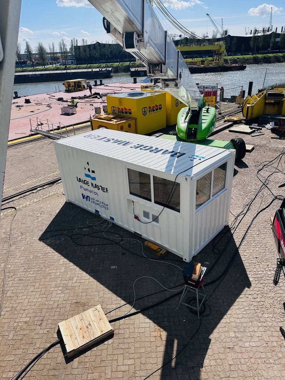 Barge Master containerbelettering Rotterdam haven