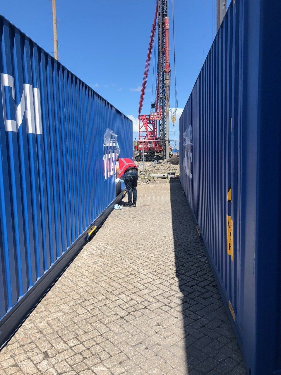Bouwbord Rotterdam, container-bestickering aannemersbedrijf