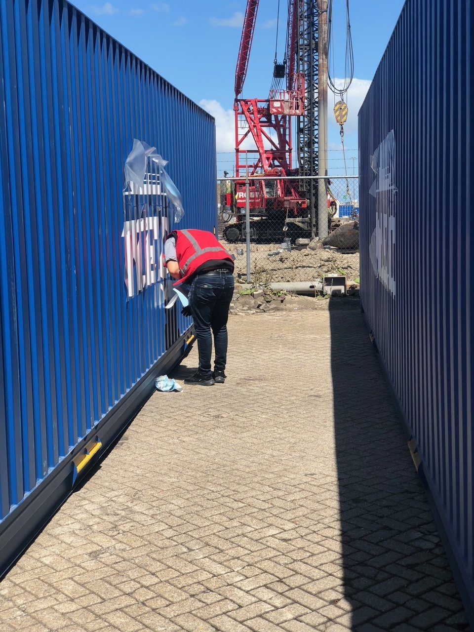 Container-branding Rotterdam voor bouwbedrijf, bestickering bouwketen op bouwlocatie